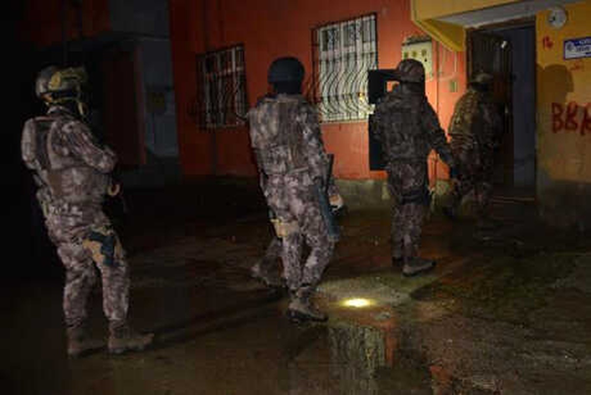 Adana\'da Hava Destekli Pkk/kck Operasyonu: 16 Gözaltı