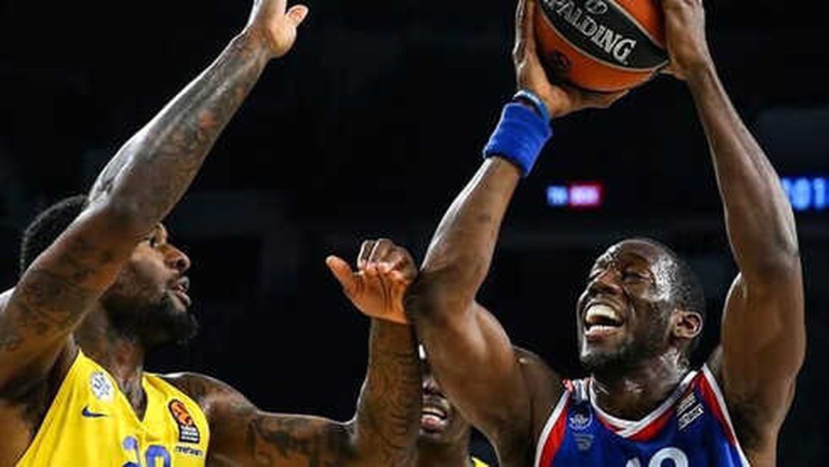 Anadolu Efes: 90 - Maccabi Fox: 77
