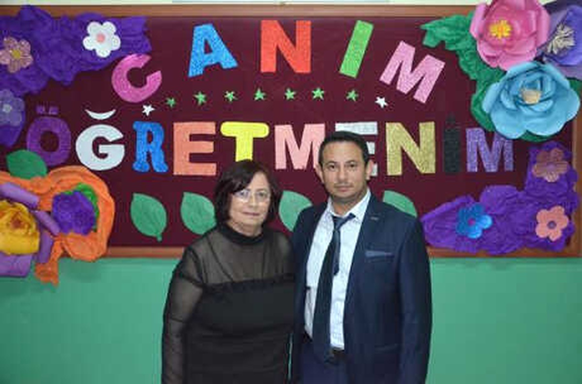 Anne ile Oğul Aynı Okulda, Aynı Branşta Öğretmenlik Yapıyor