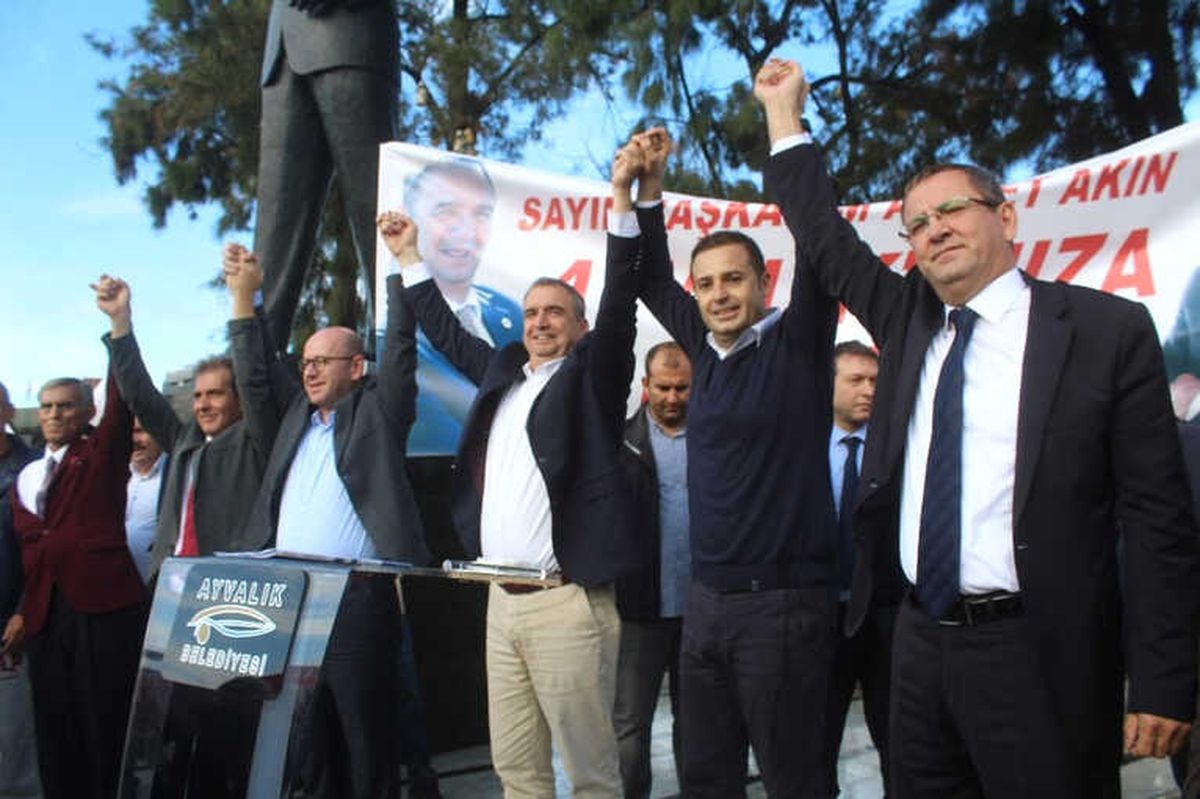 Ayvalık\'ta Ahmet Akın\'a Sevgi Seli