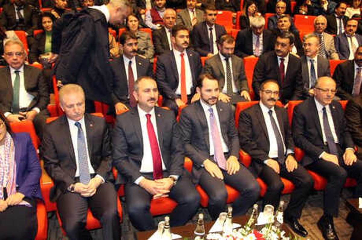 Bakanlar Albayrak ve Gül, Üniversitelilerle Buluştu
