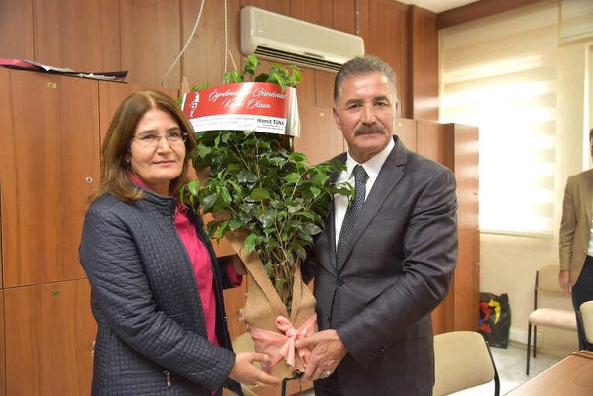 Başkan Tuna, Öğretmenleri Unutmadı