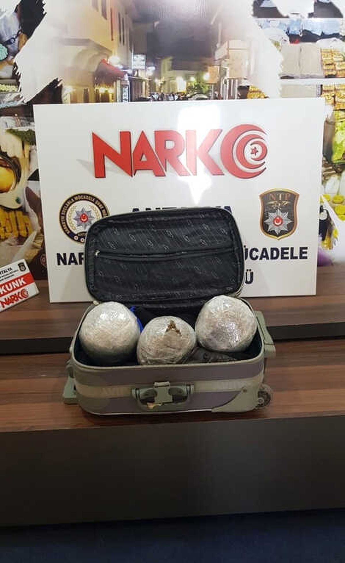 Bavul İçinde 3 Kilo Uyuşturucu Ele Geçirildi
