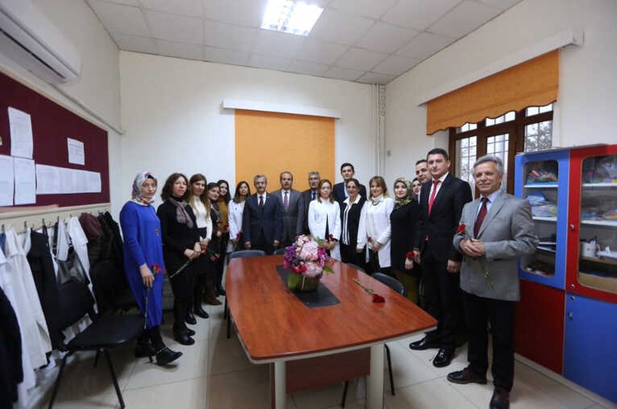 Belediye Başkanı Mehmet Tahmazoğlu Öğretmenleri Ziyaret Etti