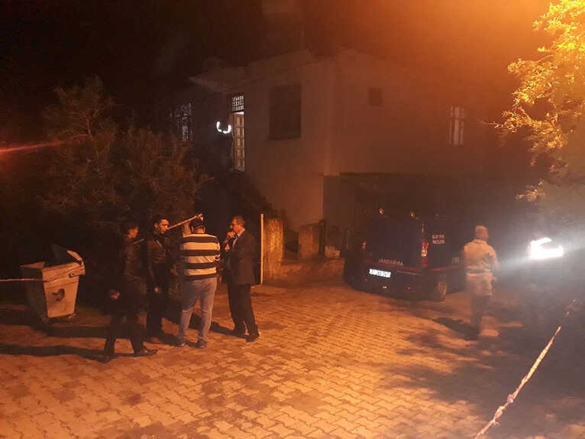 Boşanmak İsteyen Eşini Pompalı Tüfekle Öldürdü