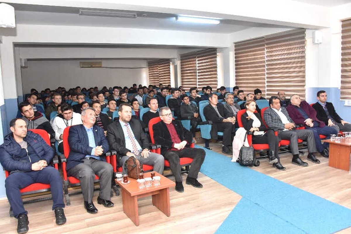 Bozüyük\'te \'Teknolojik Kurtuluş Savaşı\'na Var Mısınız?\' Konferansı