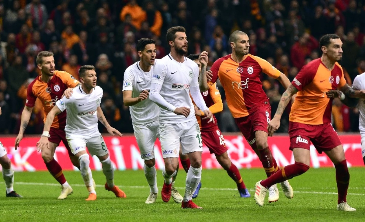 Bu Sezon Galatasaray Rakipleri İki Kez Kendi Kalesine Attı