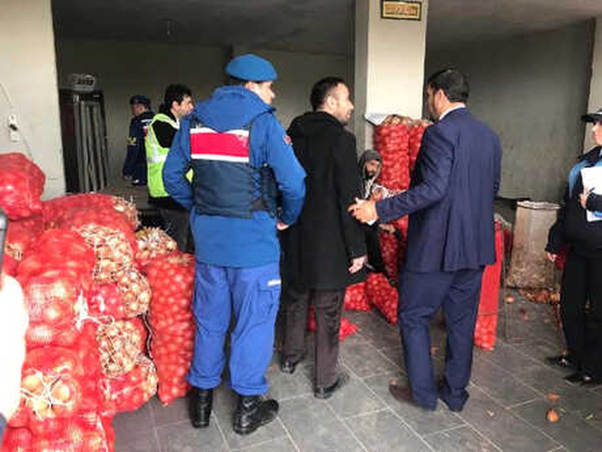 Bursa\'da \'Patates\' ve \'Soğan\' Stokçularına Baskın
