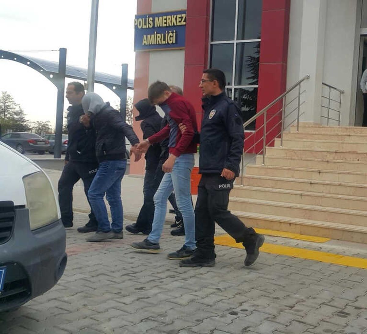 Çaldılar, Sattılar, Yakalandılar