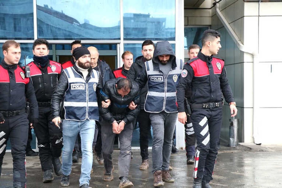 Cinayet Zanlısı 15 Saat Sonra Dağlık Arazide Yakalandı
