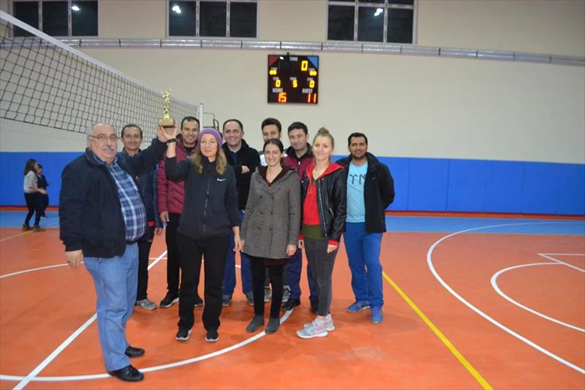 Dazkırı Okullar Arası Voleybol Turnuvası Sona Erdi
