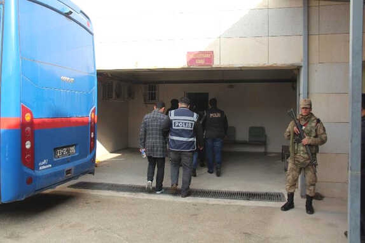 Elazığ\'daki Fetö Operasyonunda 5 Astsubay Tutuklandı