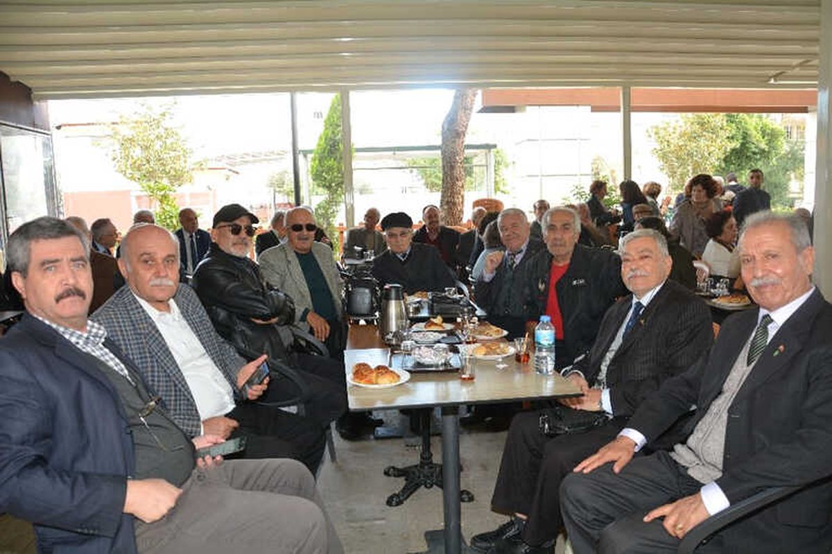 Emekli Öğretmenler Efeler\'de Unutulmadı