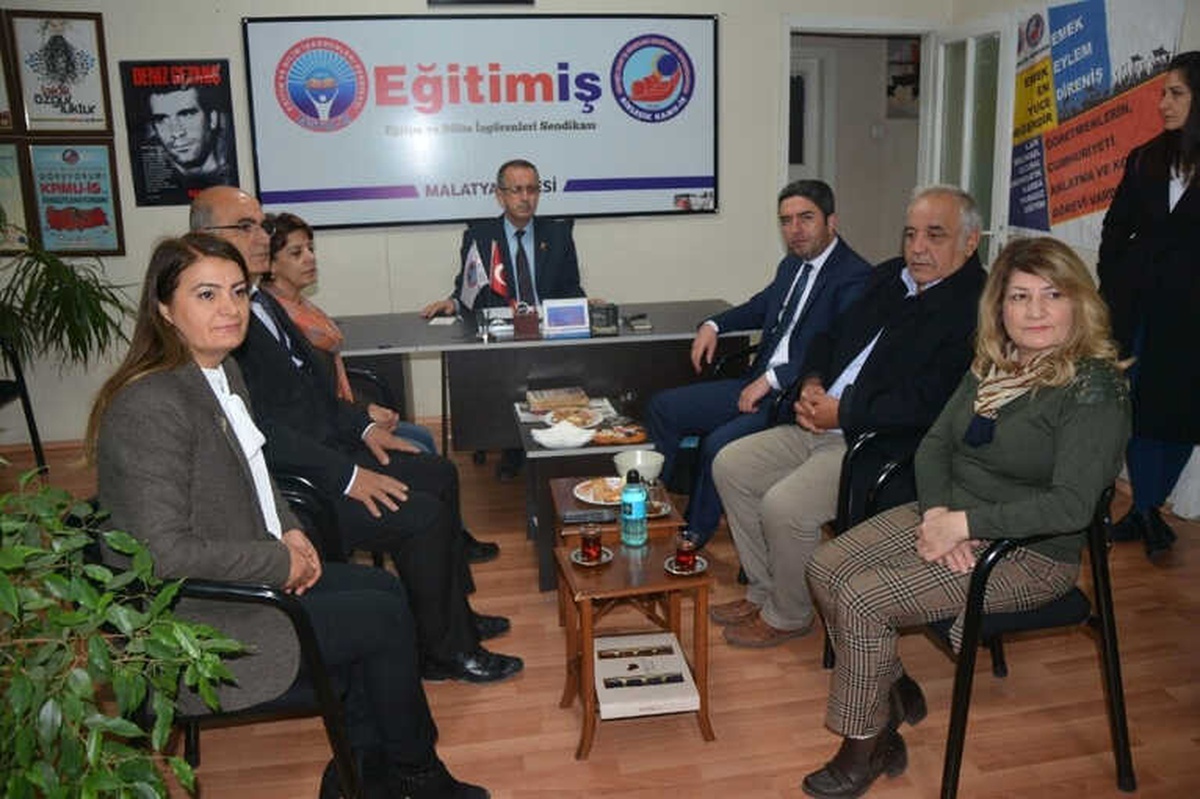 Enver Kiraz\'dan Eğitim İş Sendikasına Ziyaret