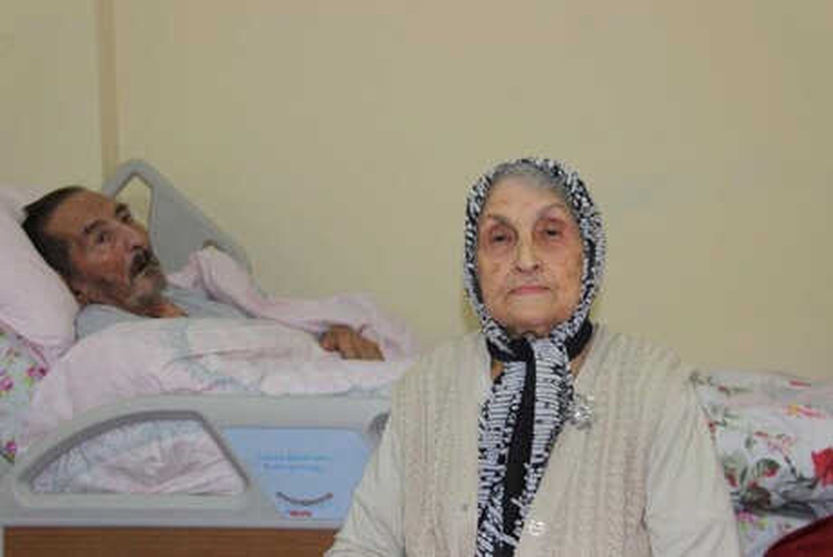 Felç Geçiren Emekli Öğretmen, Eşinin Sevgisiyle Hayata Tutundu