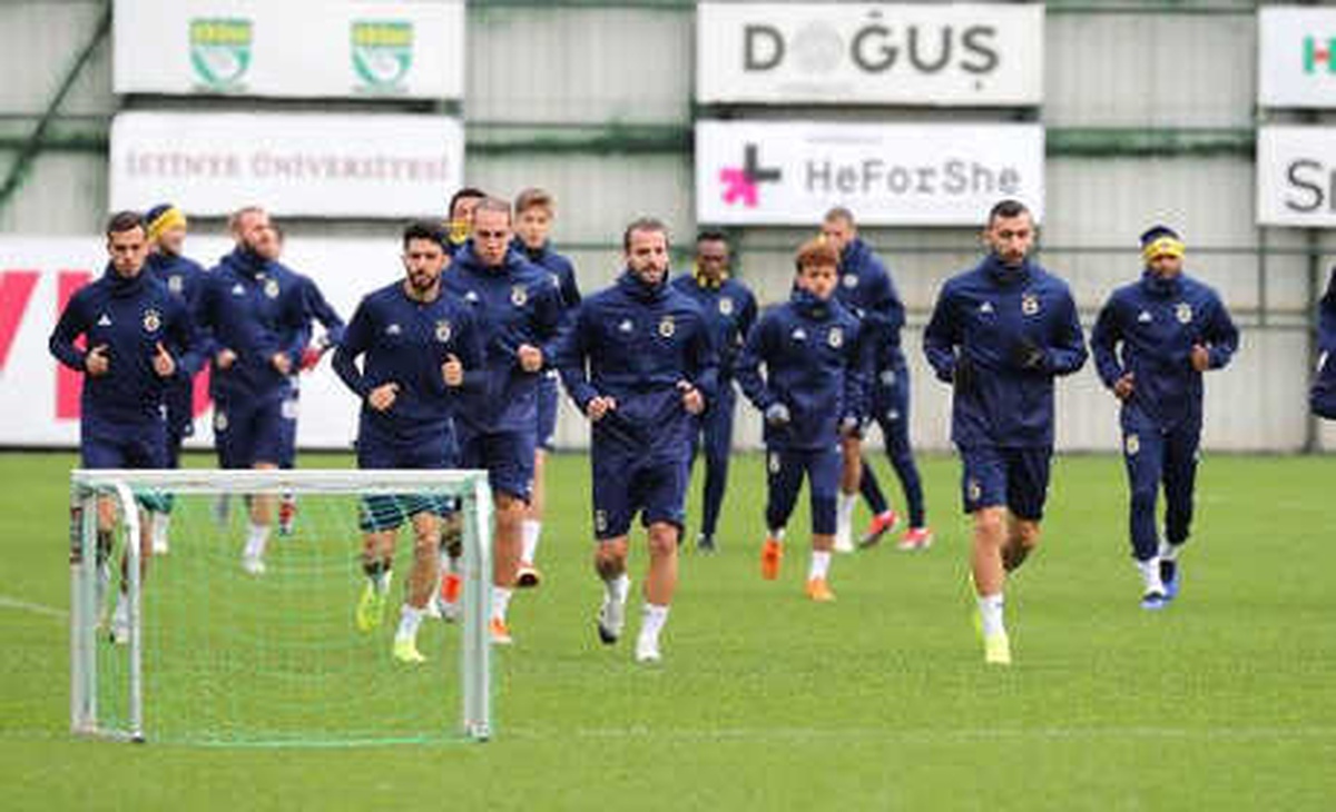Fenerbahçe\'de Trabzonspor Hazırlıkları Sürüyor