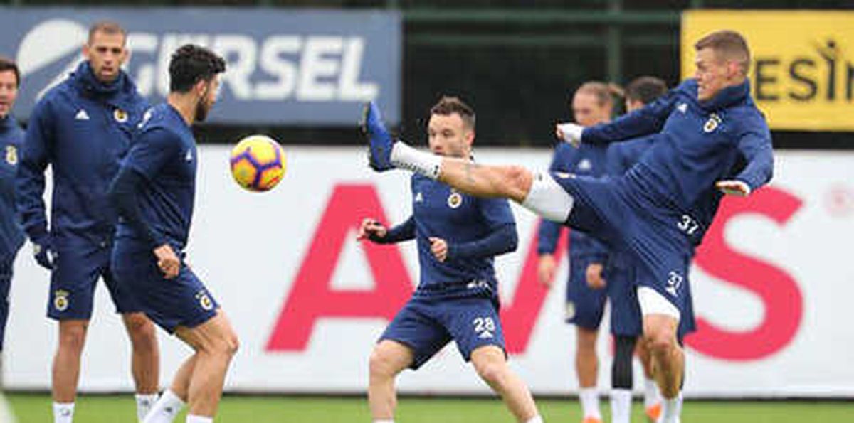 Fenerbahçe\'de Trabzonspor Mesaisi Sürdü