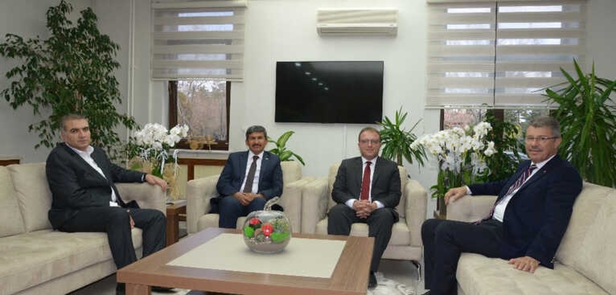 Gemerek Kaymakamı ve Belediye Başkanı\'ndan Kayseri Şeker\'e Ziyaret
