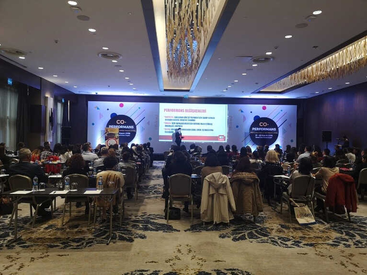 İnsan Kaynakları Yöneticileri 15dk\'da Konser Verdi