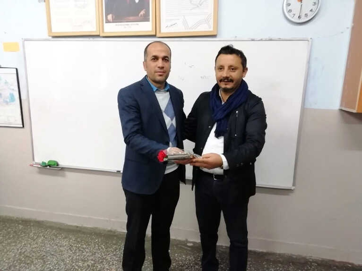 İş Adamı Akcan Öğretmenler Gününü Kutladı