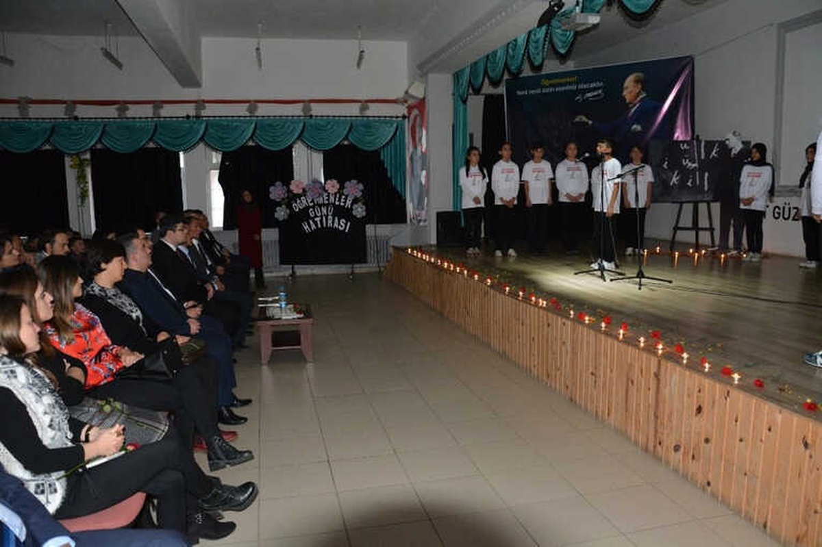 Kabadüz\'de Öğretmenler Günü Kutlandı