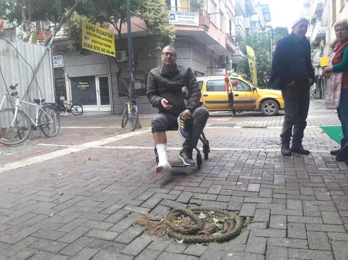Kapatılmayan Çukura Düşen Eski MHP İl Başkanının Ayağı Kırıldı