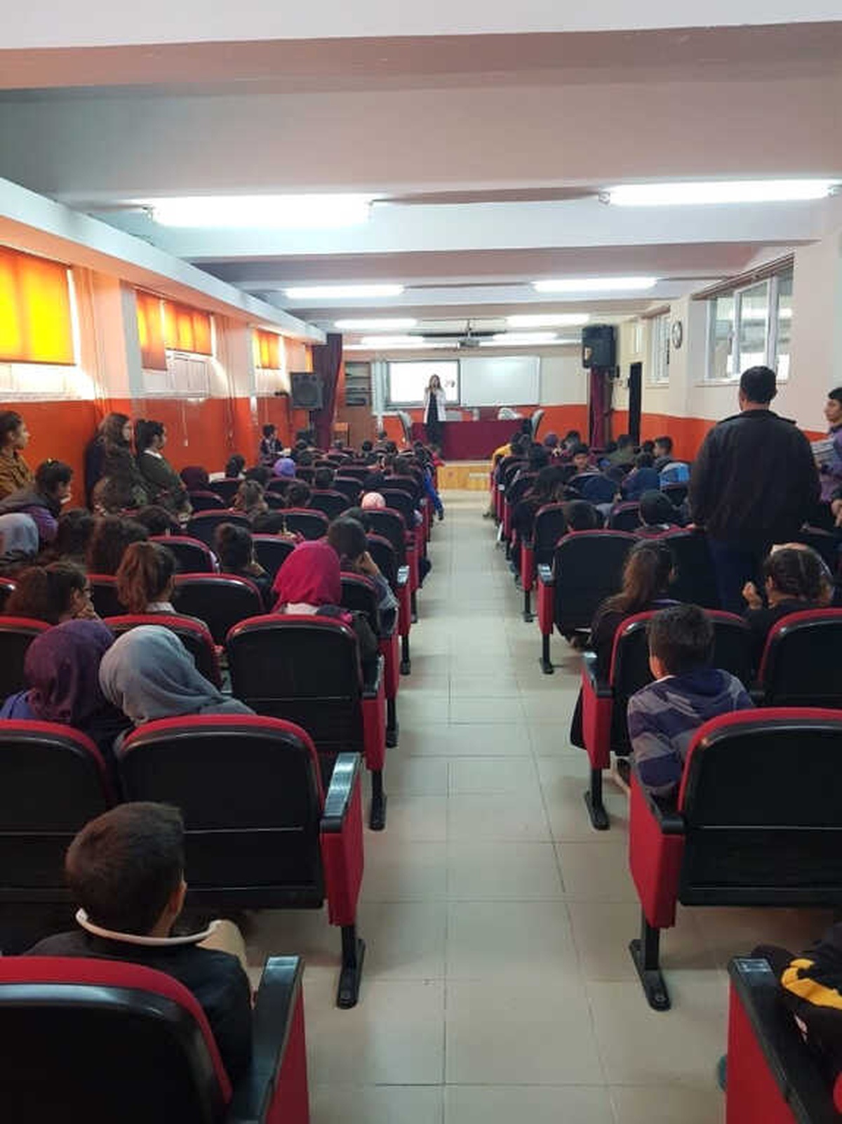Karacaoğlan Ortaokulunda Öğrencilere Sağlıklı Beslenme Eğitimi