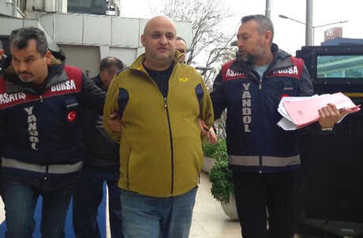 Kendisini Medyum Olarak Tanıtan Dolandırıcı, F Serisi 1 Dolarla Yakalandı