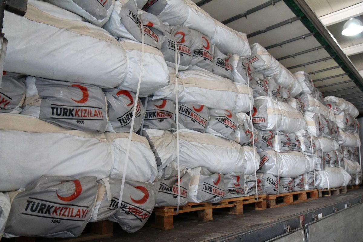 Kızılay, Bosna Hersek\'teki Mültecilere Kışlık Yardım Gönderdi
