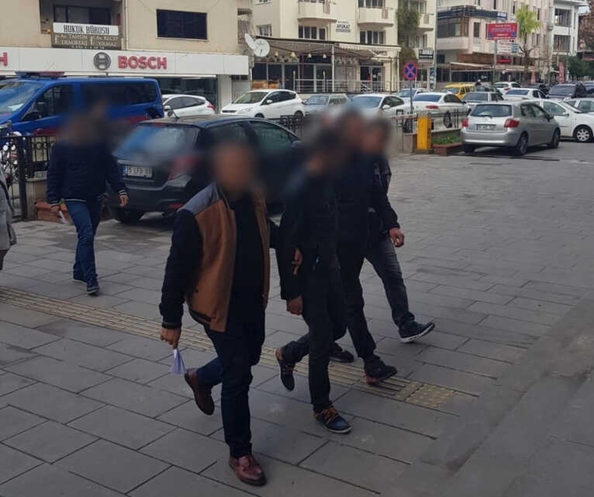 Kuşadası\'nda 4 Ayrı Hırsızlık Olayının 2 Faili Tutuklandı