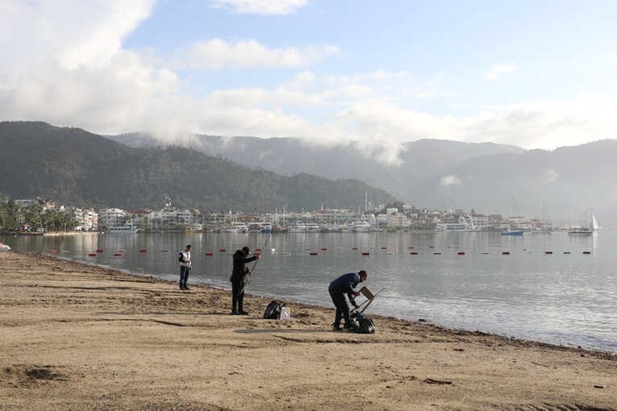 Marmaris\'te Fırtınan İzleri Silinmeye Çalışılıyor