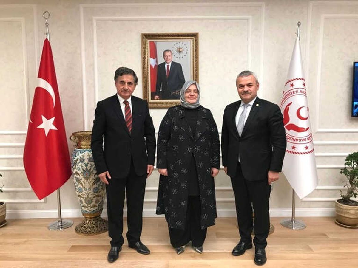 Milletvekili Güneş ve Ünal, Aile ve Çalışma Bakanı Selçuk ile Bir Araya Geldi