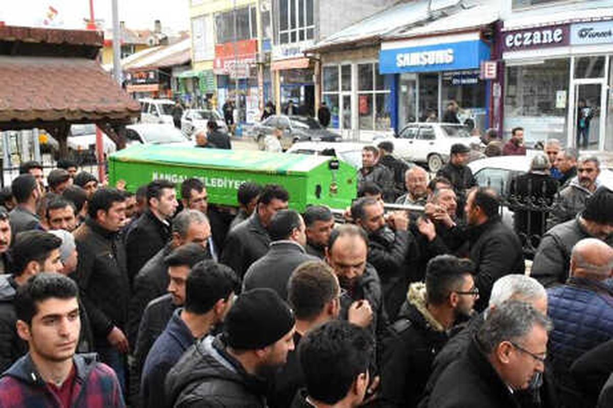 Misafirhanede 2 İş Arkadaşını Öldürüp Kaçan Garson Aranıyor (3)