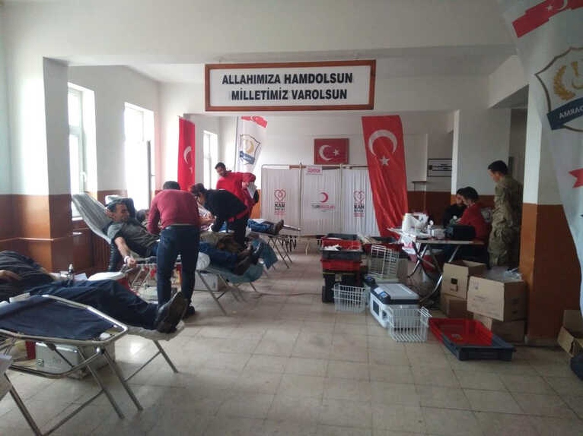 Muradiye\'de Asker ve Koruculardan Kan Bağışı