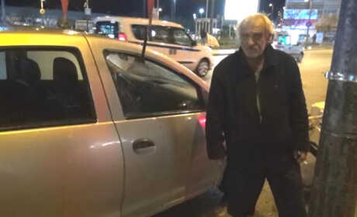 Müşteri Gelince Yerinden Kalkan Balıkçı, Düşen Tabeladan Kurtuldu