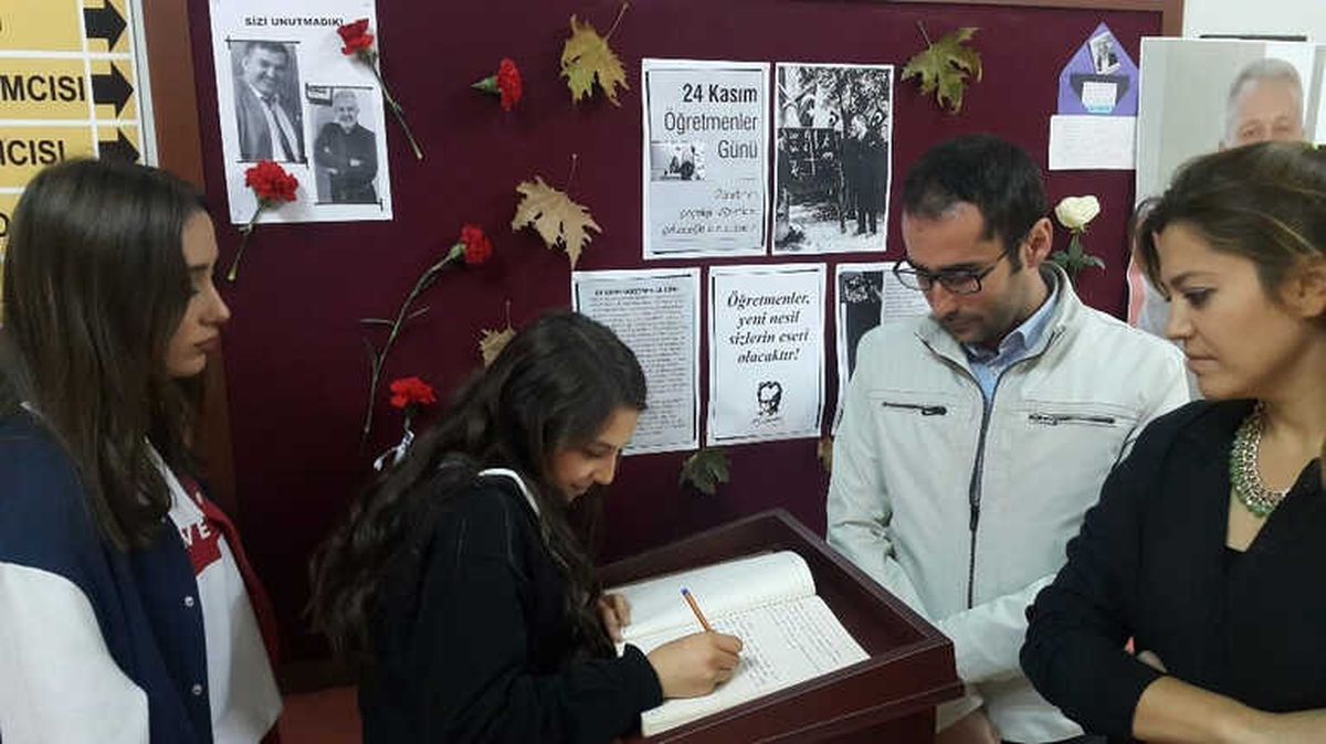 Öğrenciler, Ayhan ve Okan Öğretmenini Unutmadı