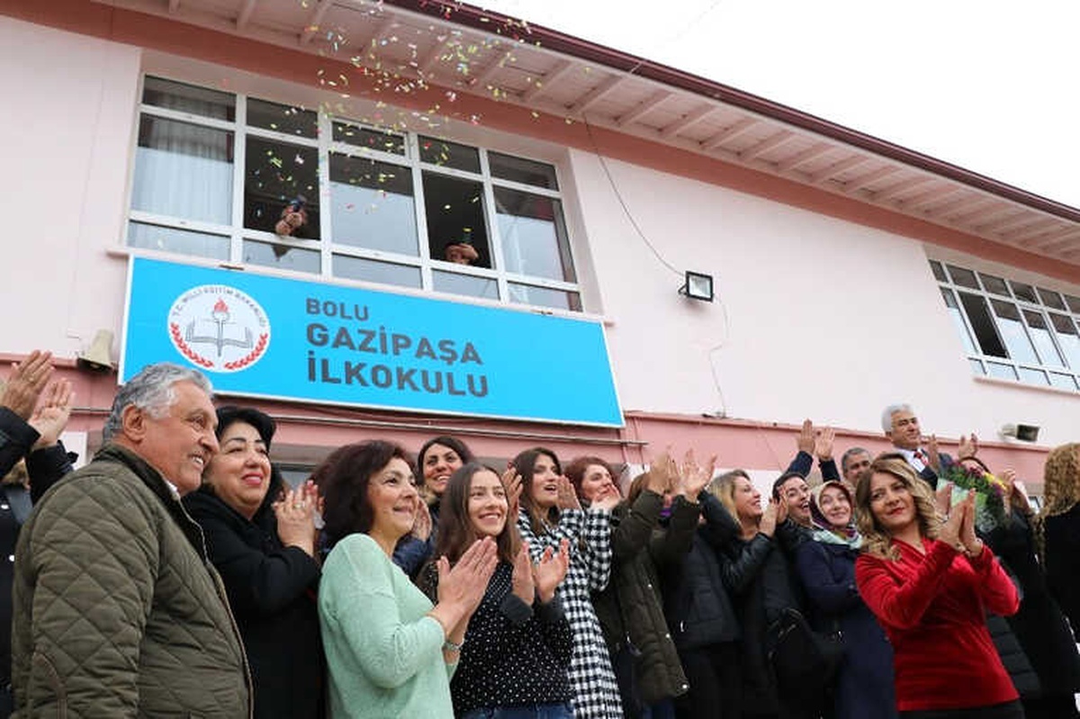 Öğrencilerden Öğretmenlerine Sürpriz 24 Kasım Kutlaması