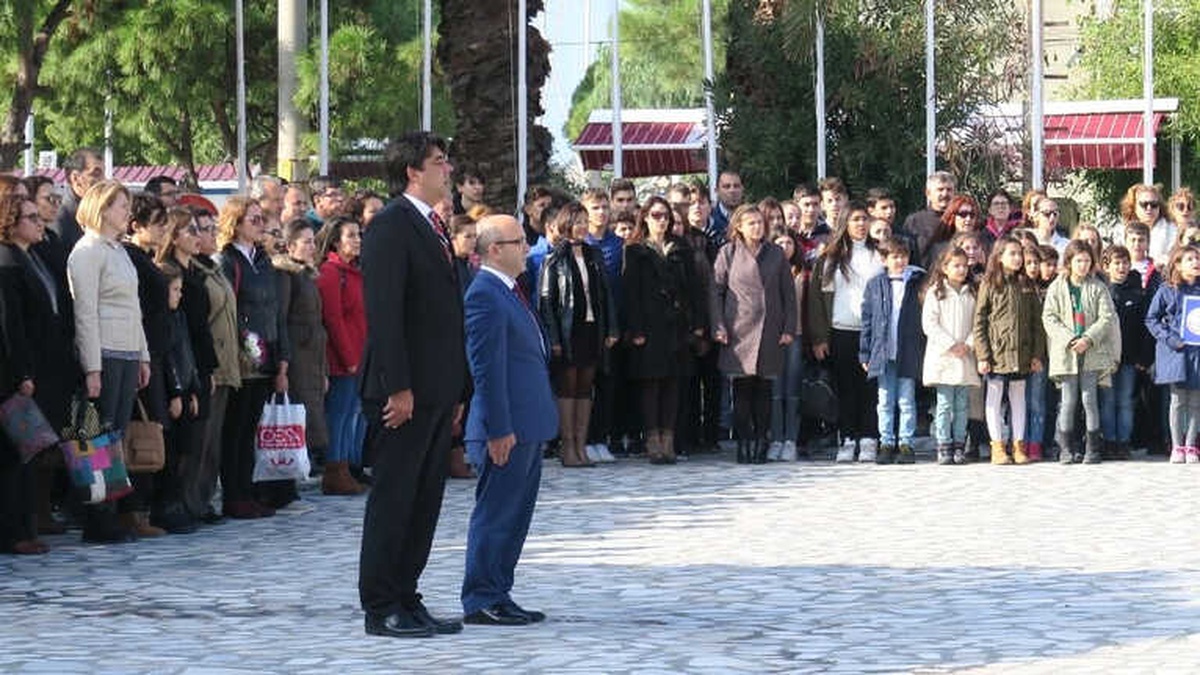 Öğretmenler Günü Foça\'da Törenlerle Kutlandı