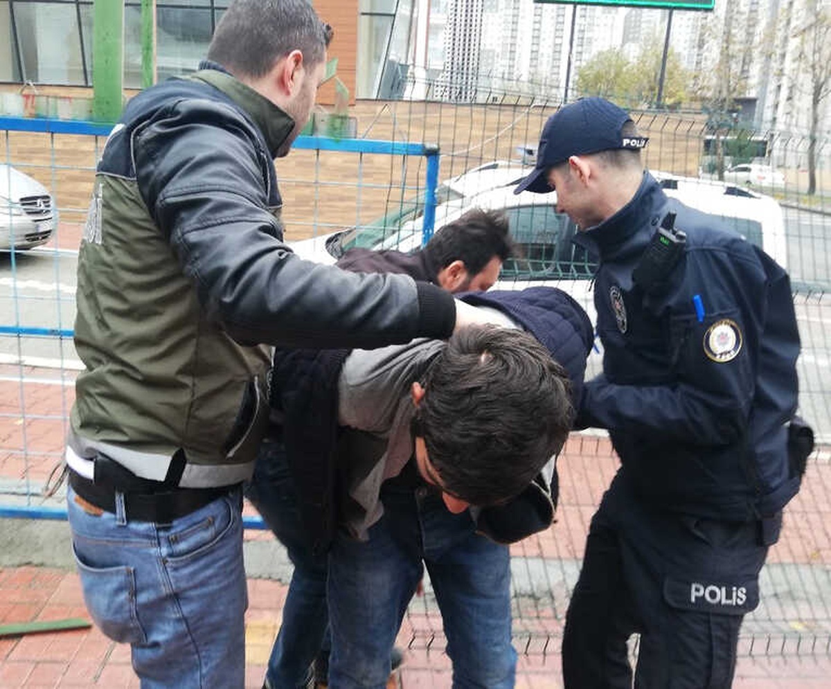 Suç Makinesi Güpegündüz Girdiği Dükkanda Böyle Yakalandı