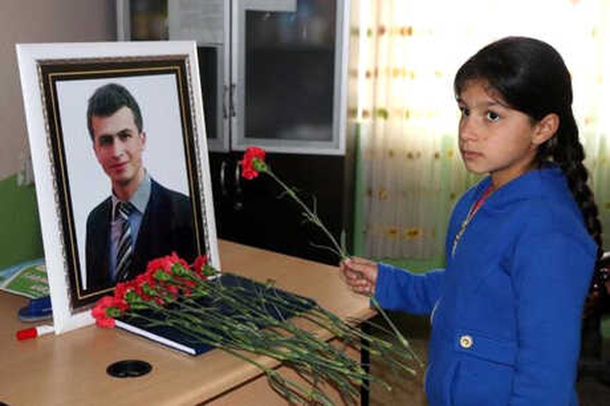 PKK\'nın Şehit Ettiği Necmettin Öğretmen, İsminin Verildiği Okulda Anıldı