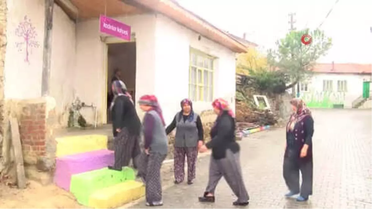 Sabun Kokan Eller "Kadınlar Kahvesi" Kurdu