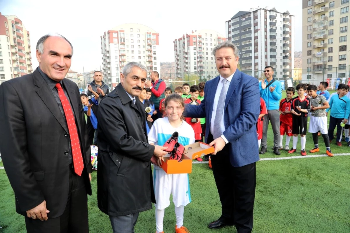 Talas\'ta Okullar Arası Futbol Turnuvası