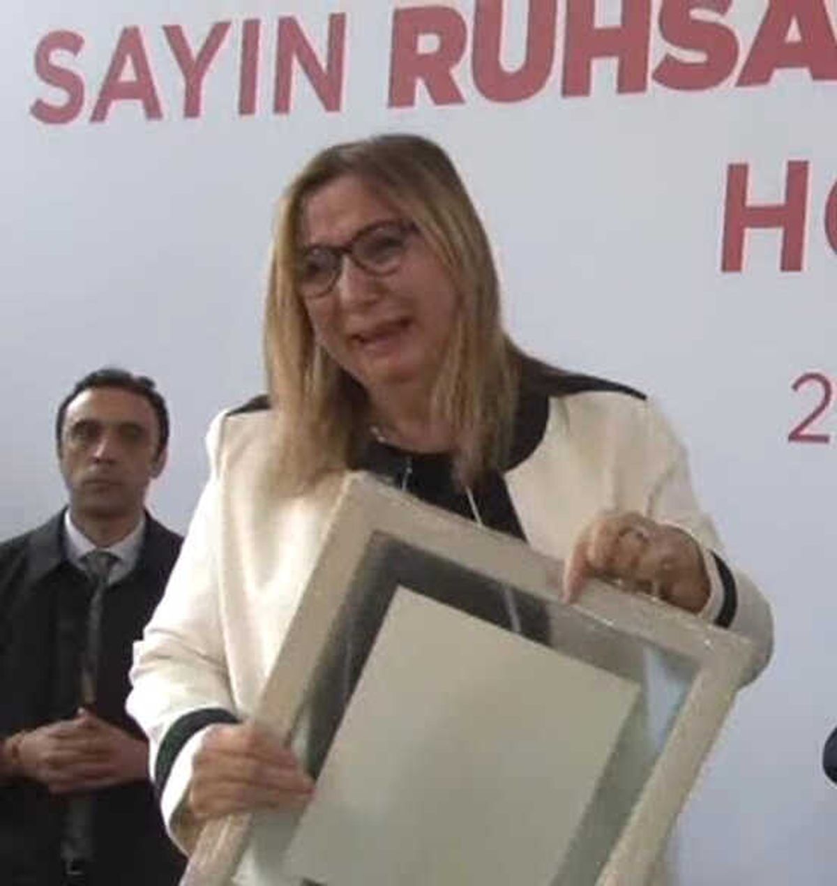 Ticaret Bakanı Pekcan\'ın Gözyaşları