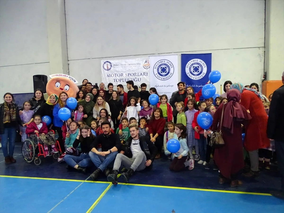 Üniversite Öğrencileri, Hisarcık\'ta Bir Okulda Kütüphane Kurdu