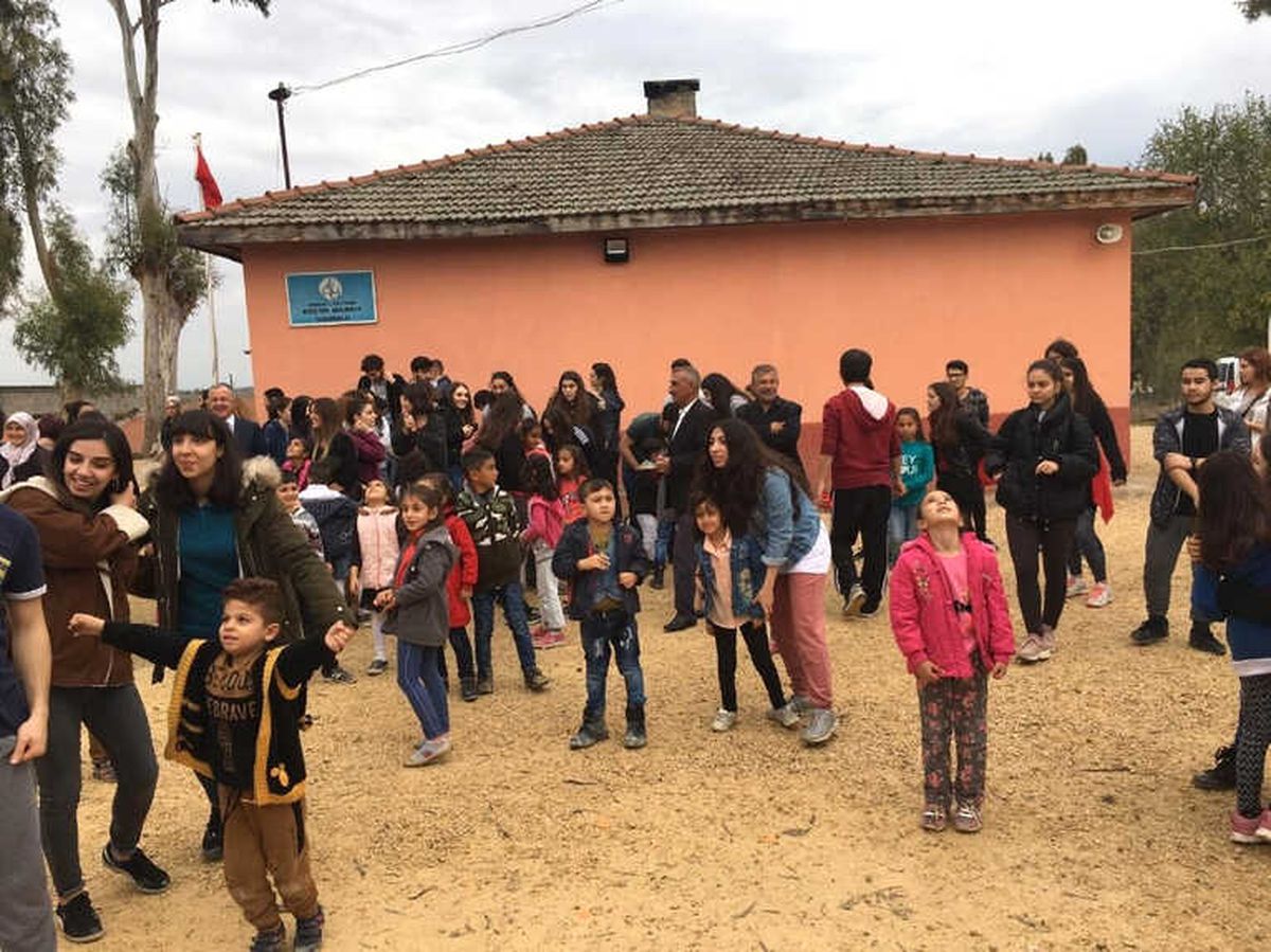 Üniversite Öğrencileri Okul Yeniledi