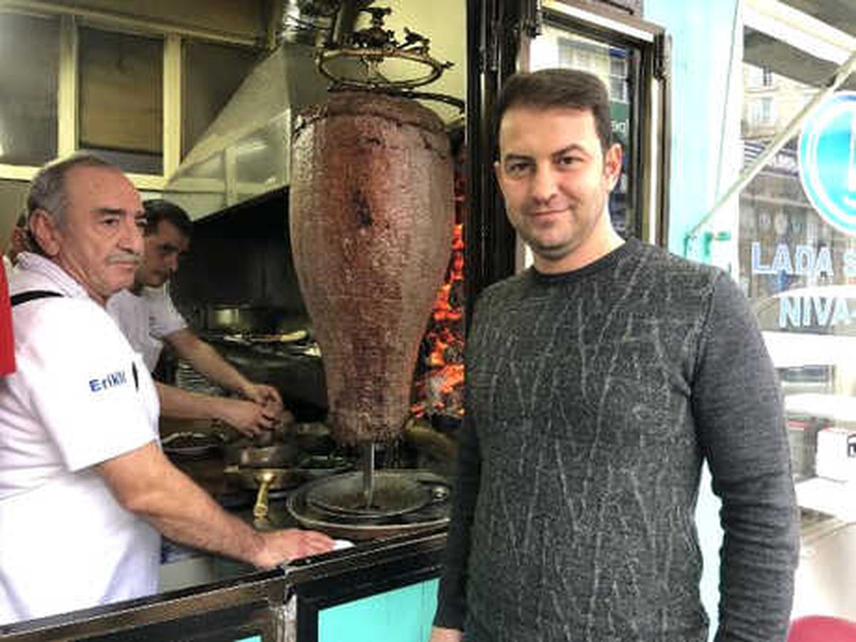 Ünlü Kebapçı: İskender Kebap, Bursa\'nın Ürünüdür