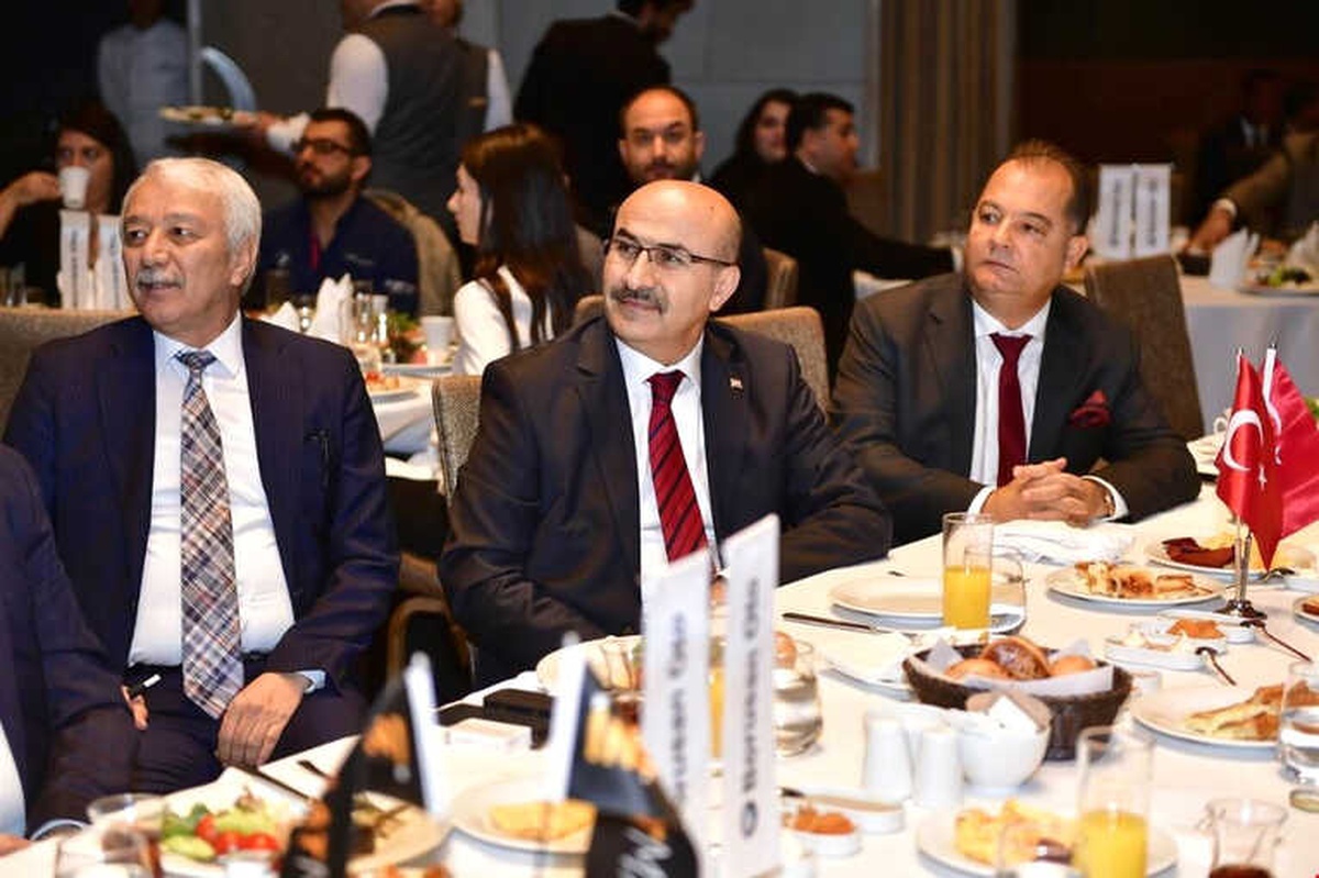 Vali Demirtaş: "Süratle Yatay Mimariye Dönüş Yapmalıyız"
