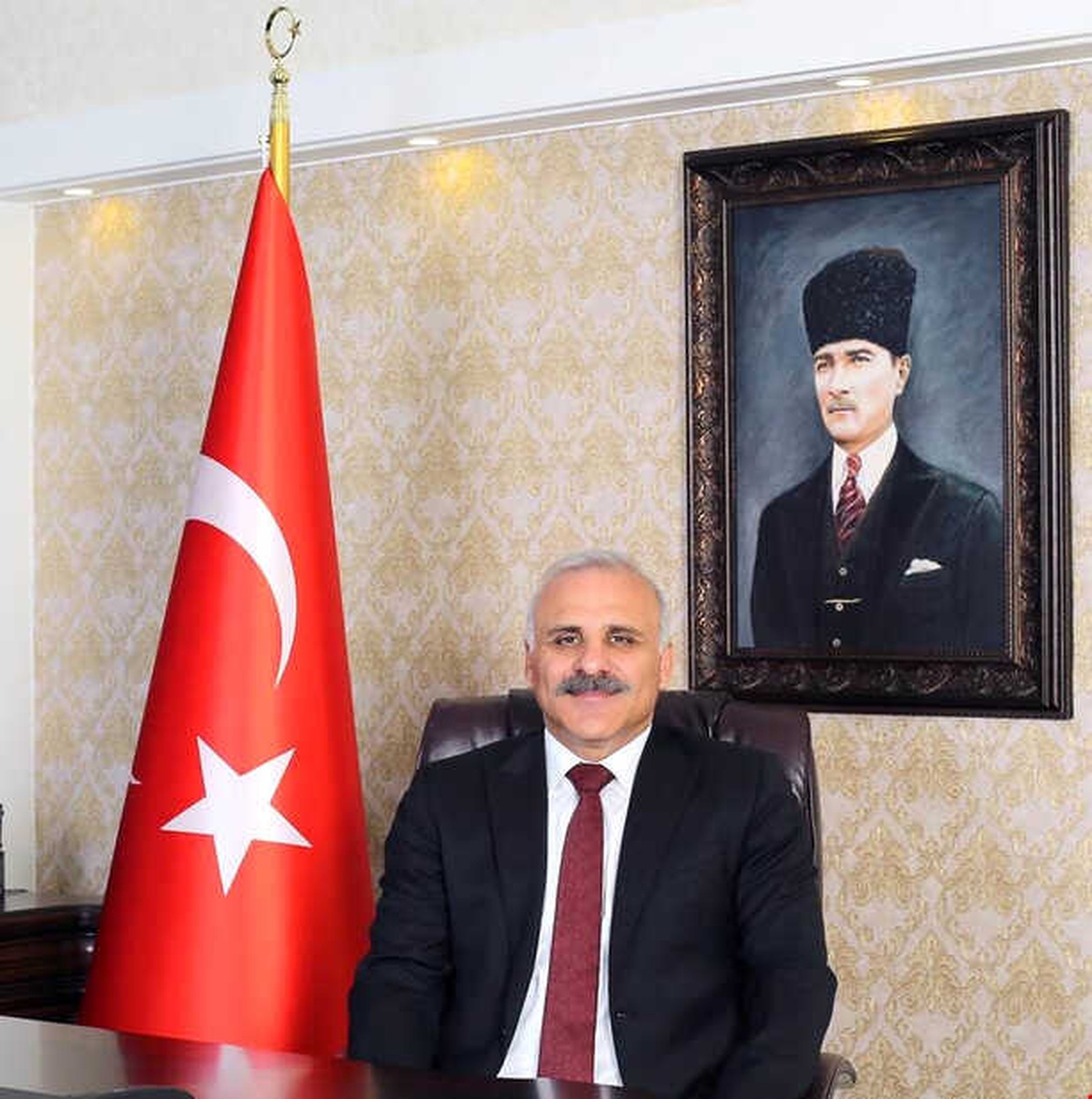 Vali Zorluoğlu\'ndan 24 Kasım Öğretmenler Günü Mesajı