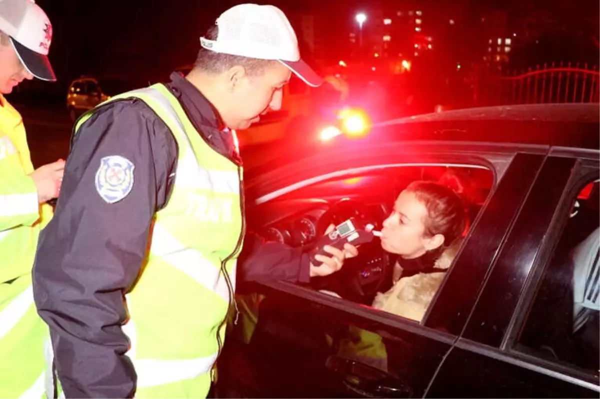 Aksaray\'da Polis Trafik Kural İhlallerine Geçit Vermiyor