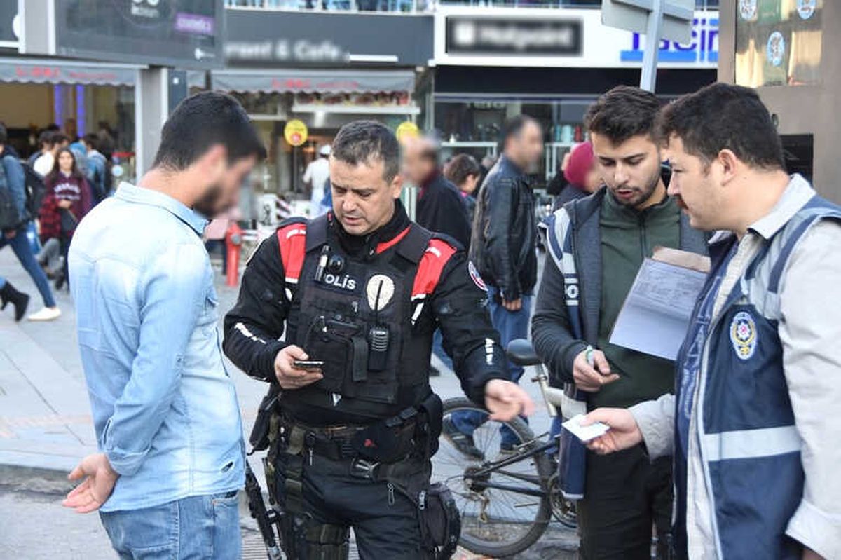 Antalya\'da Kurallara Uymayan Sürücülere Ceza